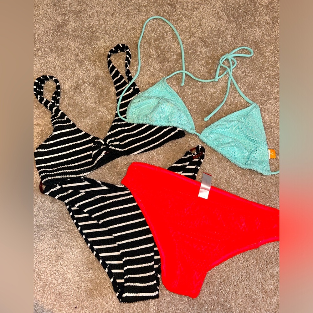 👙2 No Boundaries Jr Bikinis Striped Halter pre owned